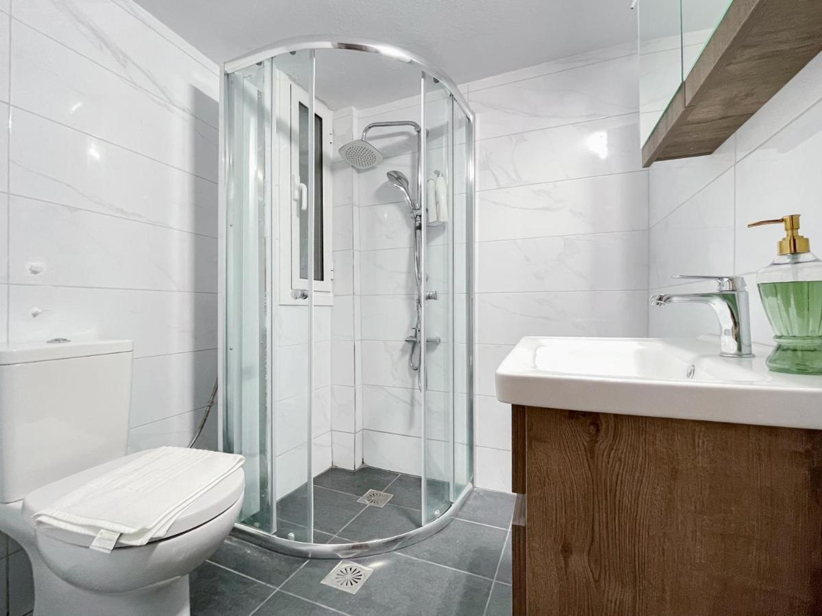 2-Bedroom Winter Apartment Афины Экстерьер фото